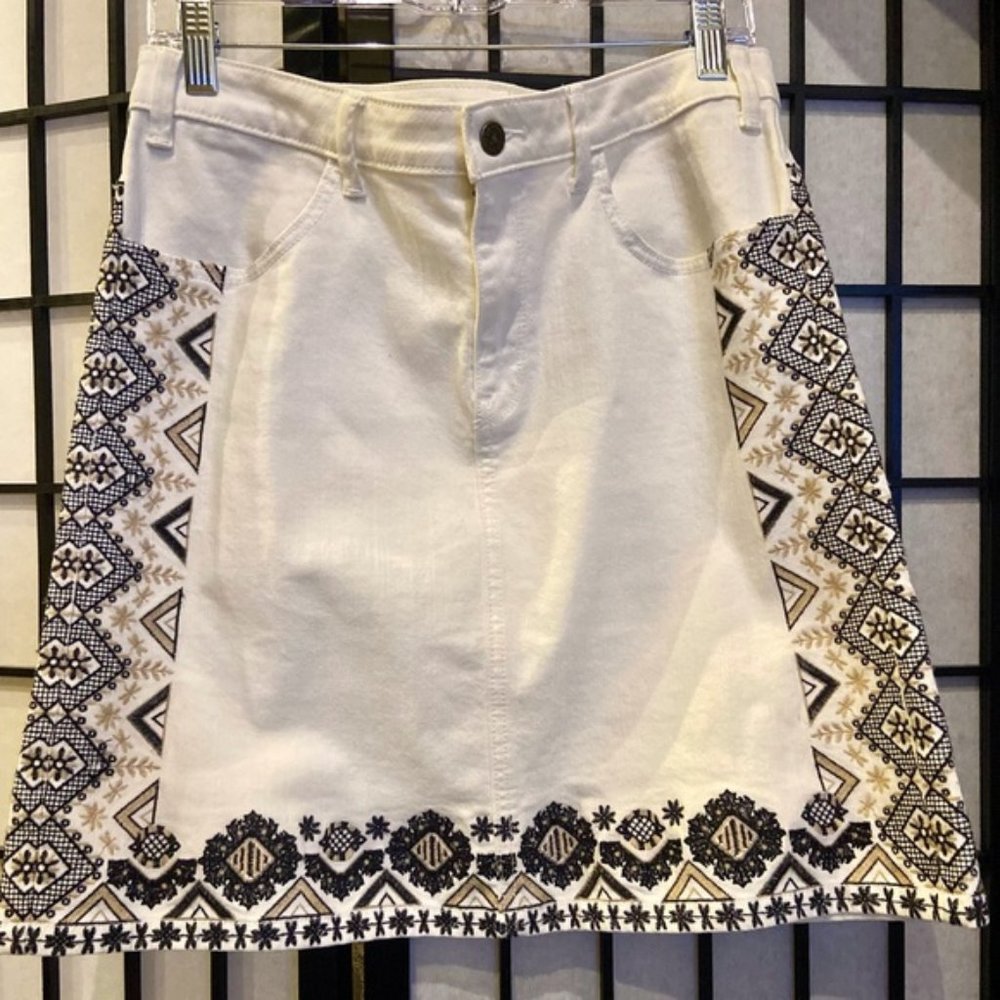 Embroidered White Denim Skirt Size 10 NWT